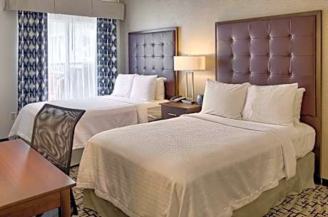 Suite with Two Double Beds and Bath Tub - Mobility and Hearing Access/Non-Smoking