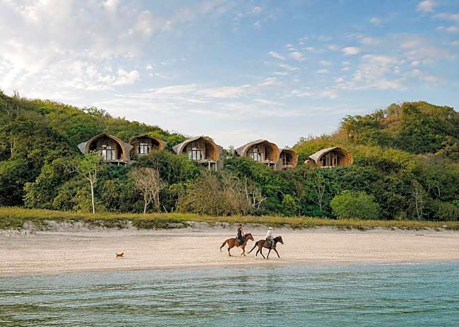 Kini Resort - Luxury Beachfront Bamboo Resort