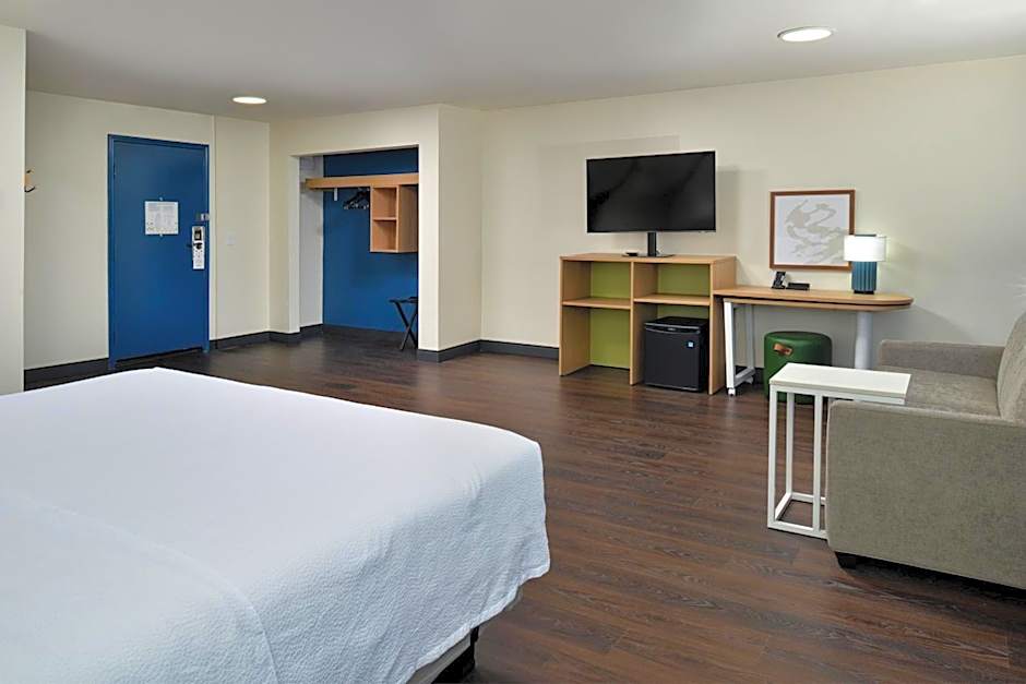 Spark by Hilton Dallas Market Center