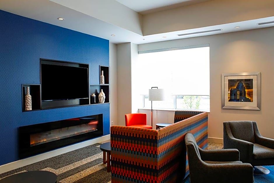 Holiday Inn Express & Suites Downtown Louisville, an IHG Hotel