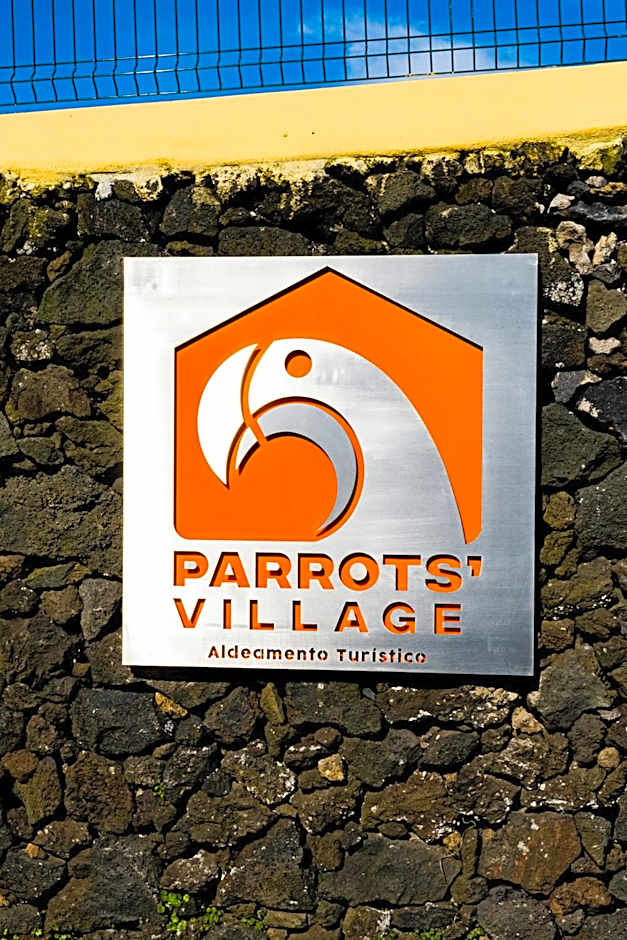 Parrots`Village