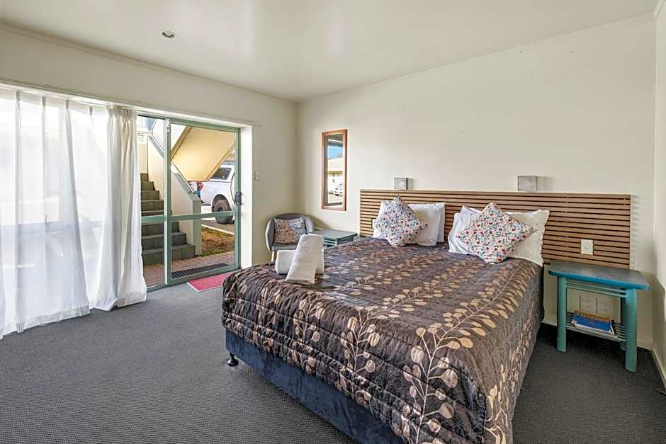 Birchwood Spa Motel