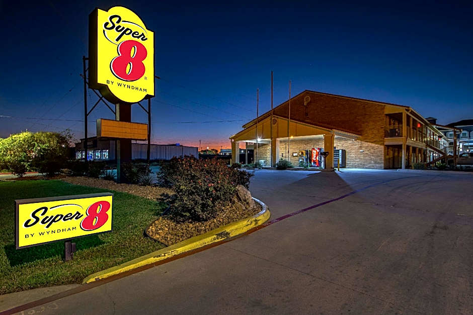 Super 8 by Wyndham Pleasanton