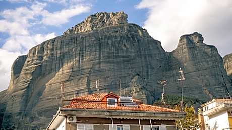 Theoni Central Apartment