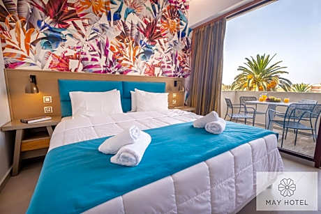 Family Room with Garden View