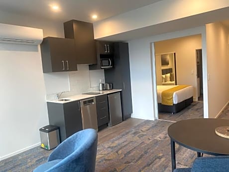 1 King Bed Mobility Accessible Room Non-Smoking