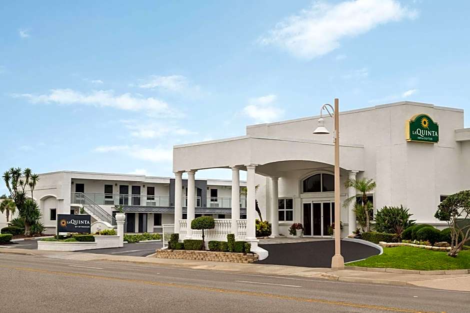 La Quinta Inn & Suites by Wyndham Oceanfront Daytona Beach
