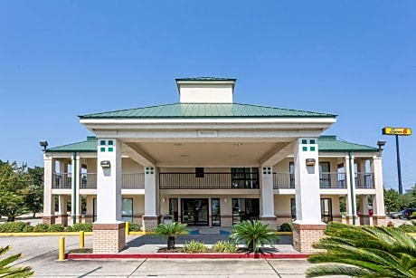 Super 8 by Wyndham Slidell