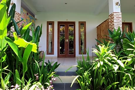 The Wina Guesthouse 2 by ZUZU