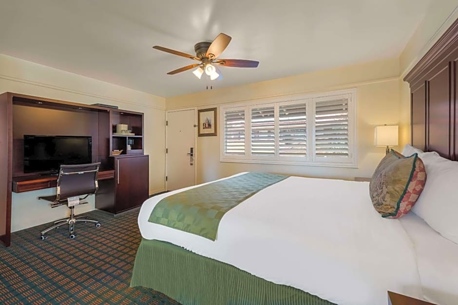 Clarion Collection Carmel Oaks Inn