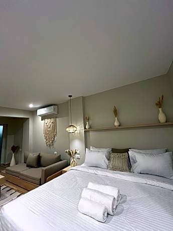 Luxury Studio Suite panoramic Front Pyramids & Sphinx view With Terrace