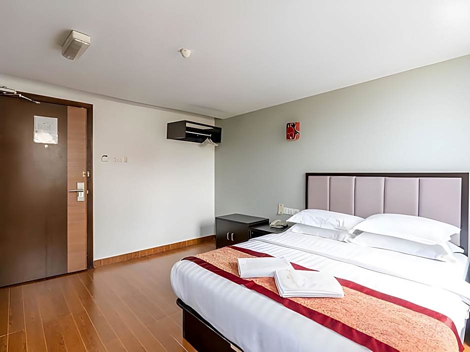Kk Waterfront Hotel