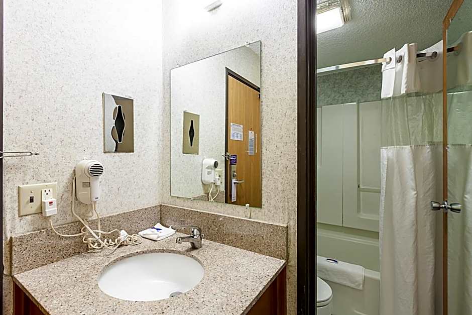 Motel 6-Milwaukee, WI - Glendale