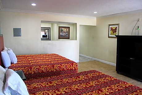 Deluxe Family Suite