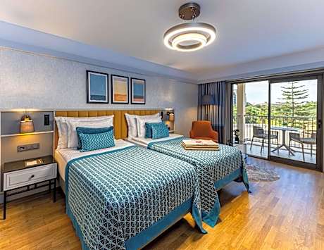 QUADRUPLE GRAND RESIDENCE