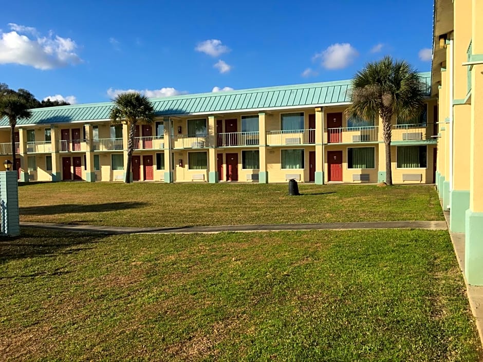 Garden Inn & Suites