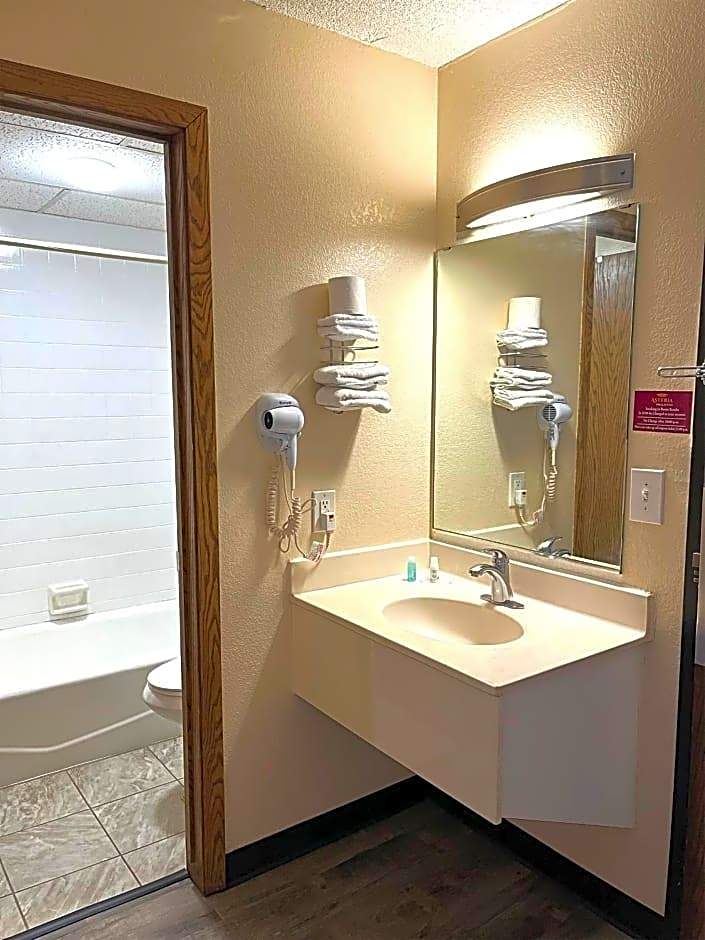 Asteria Inn & Suites - St. Cloud/Waite Park