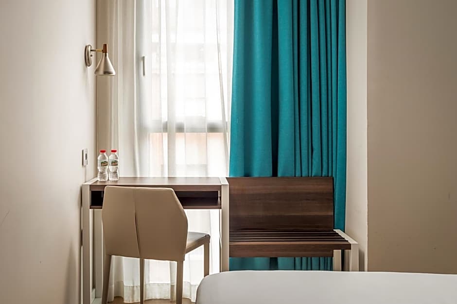 Arya Stadium Hotel