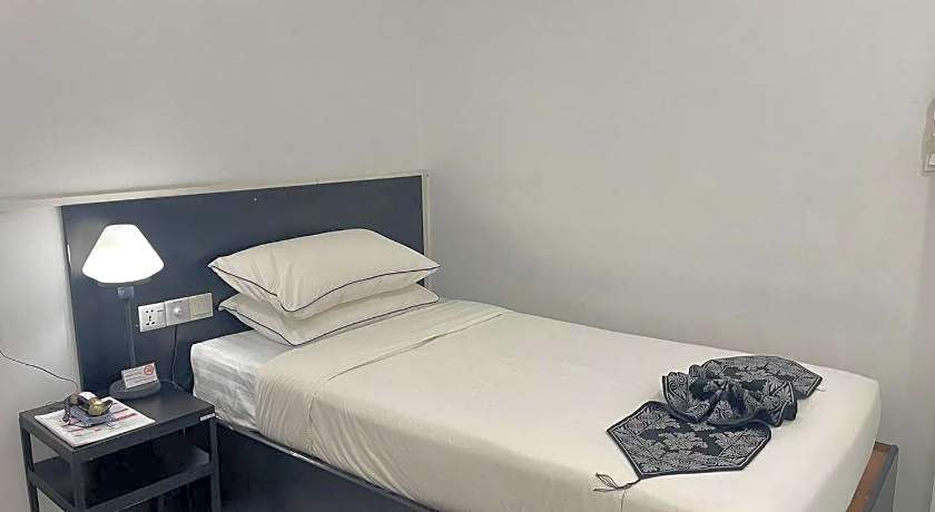 YAMA HOTEL & ROOFTOP BAR