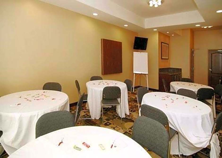 Comfort Suites