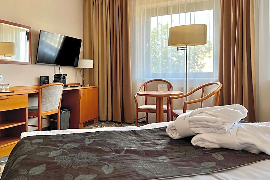 City Hotel