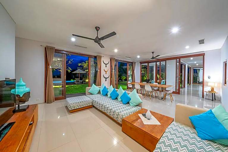 Balangan Sunset: Amazing 4 BDR Villa in Balangan w/ OCEAN VIEW in Balangan