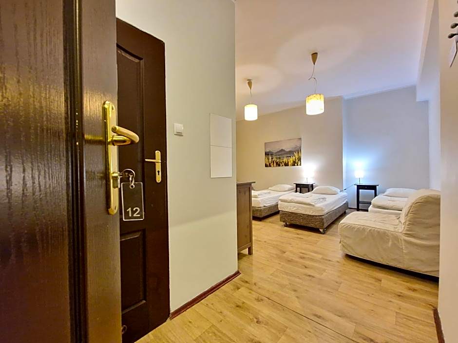 Hostel Helvetia - Private Rooms in City Center