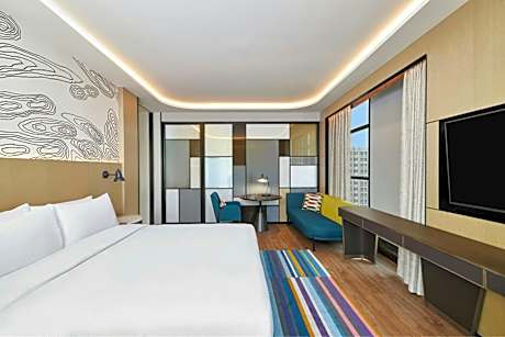 Aloft King Suite