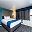 Oyster Bay Inn & Suites