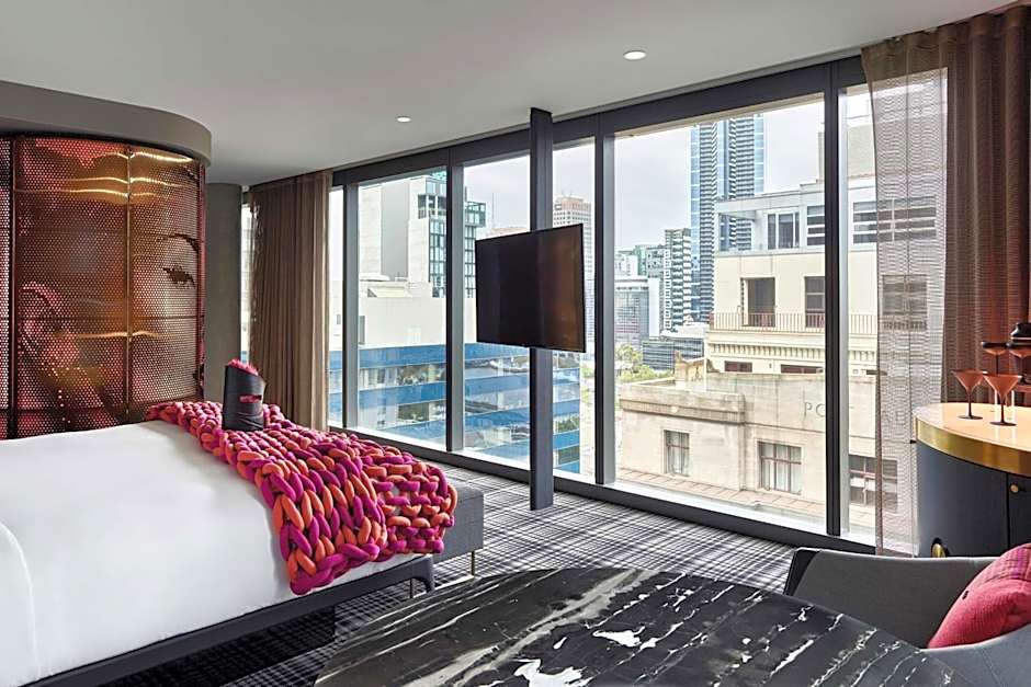 W Melbourne