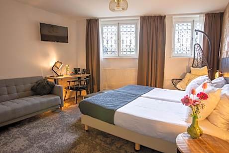 Deluxe Triple Room (2 Twin beds and Sofa)