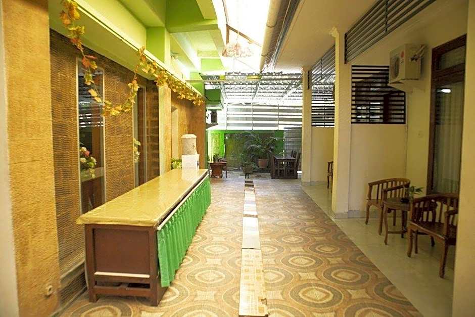 Super OYO 1682 Greenia Hotel