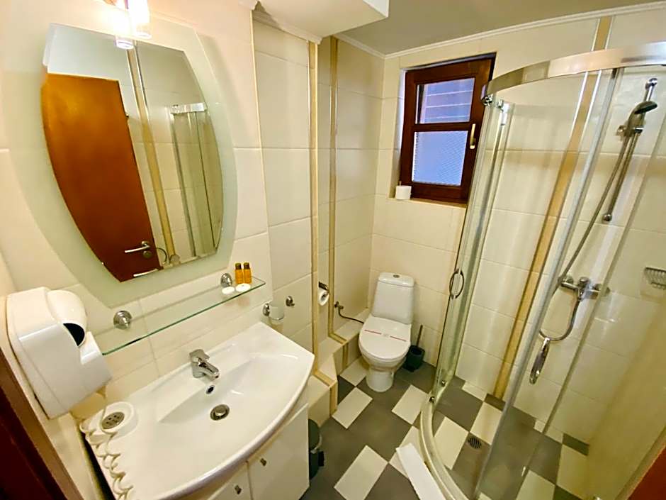 Family Hotel Saint Nikola and Free parking