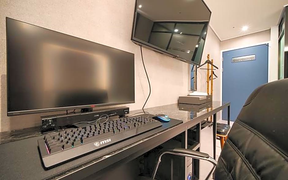 Hotel Hermes at Yongin Everland Station