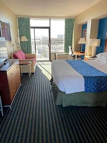 King Room with Balcony and Partial Ocean View - Non-Smoking
