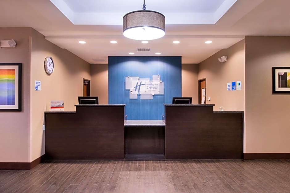 Holiday Inn Express & Suites BAKERSFIELD AIRPORT