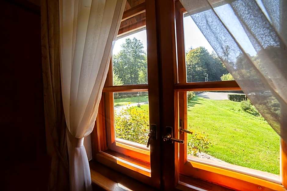 Hotel Dworek Wapionka