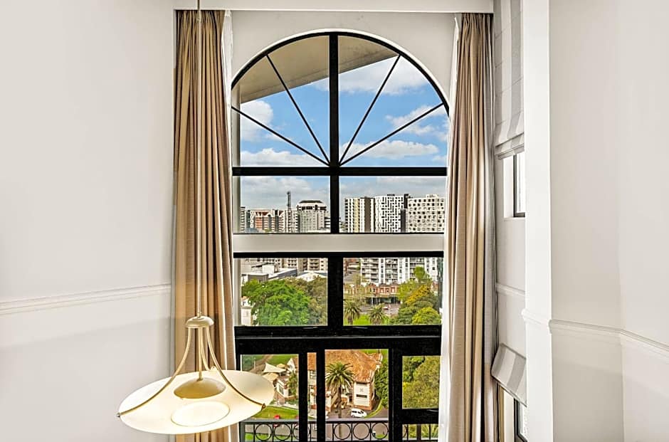 Parkside Hotel & Apartments