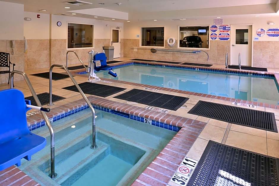Holiday Inn Express Hotel & Suites Lincoln-Roseville Area By IHG