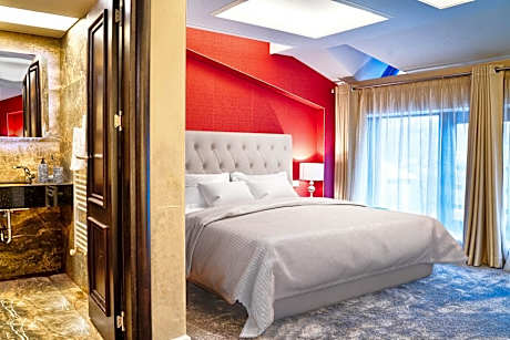 Studio with Tsarevets View - Free Spa Access