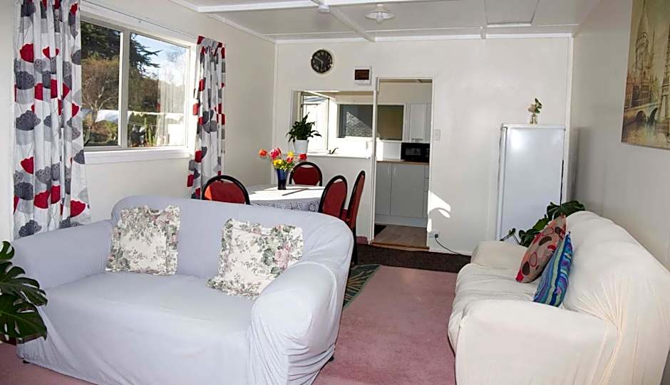 Surat Bay Lodge by the Sea/Backpackers Hostel