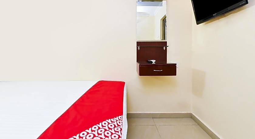 Super OYO 90562 J Hotel PJ