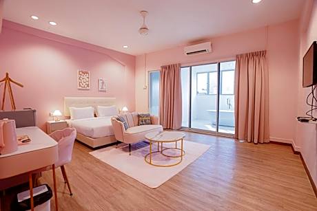 Executive Suite with Bathtub