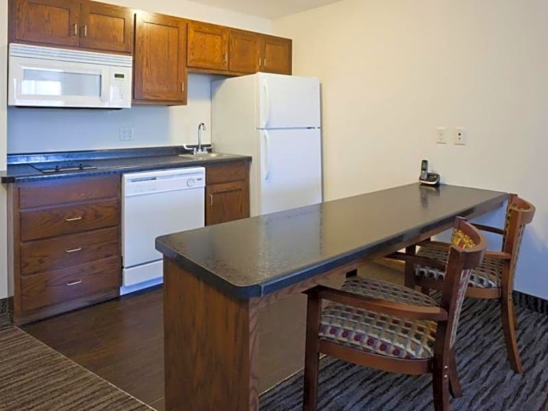 American Inn & Suites