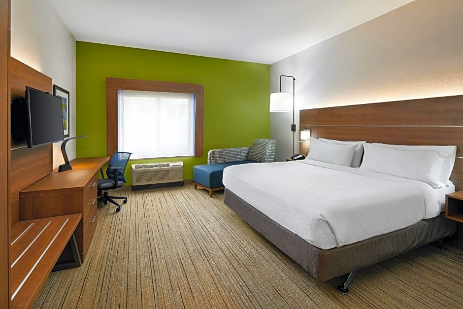 Photo 1 of 5 of Standard 1 King Bed, Mobility Accessible, Roll in Shower