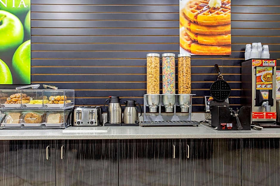 La Quinta Inn & Suites by Wyndham Springfield