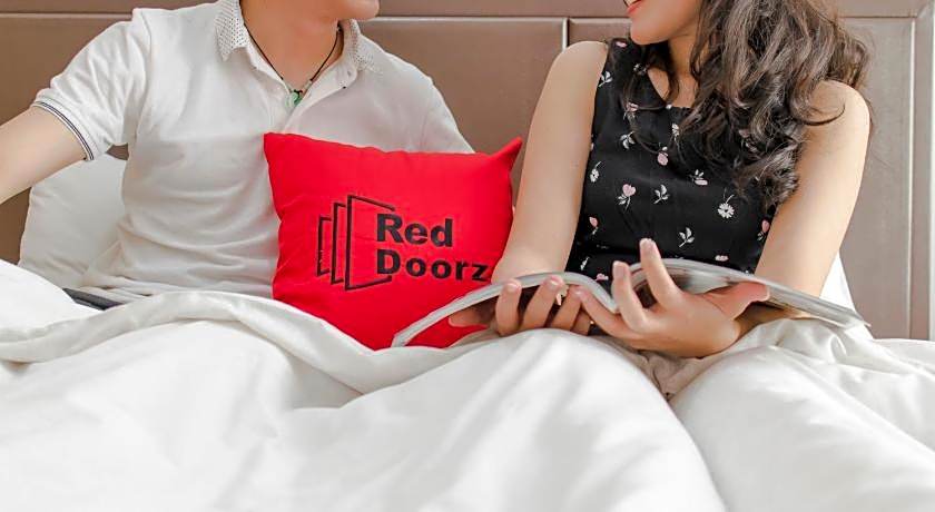 RedDoorz Syariah near DBL Arena 2