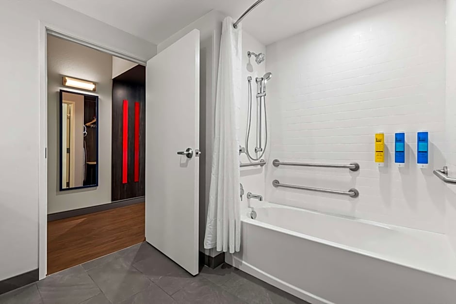 Tru by Hilton Aloha Beaverton