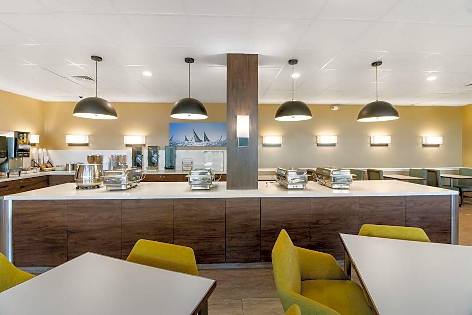 Clarion Pointe Galveston - Beachfront