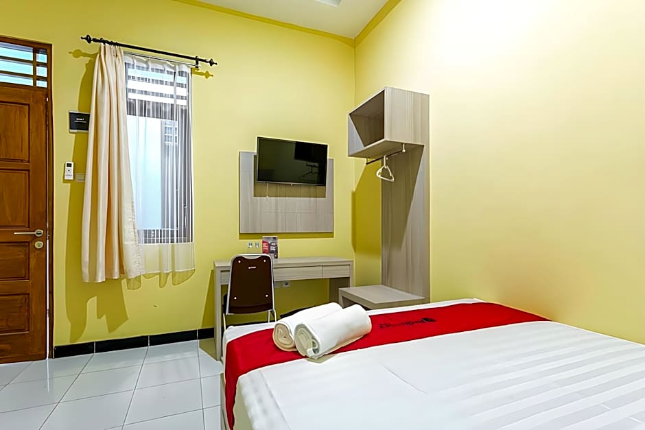 RedDoorz near Puro Mangkunegaran